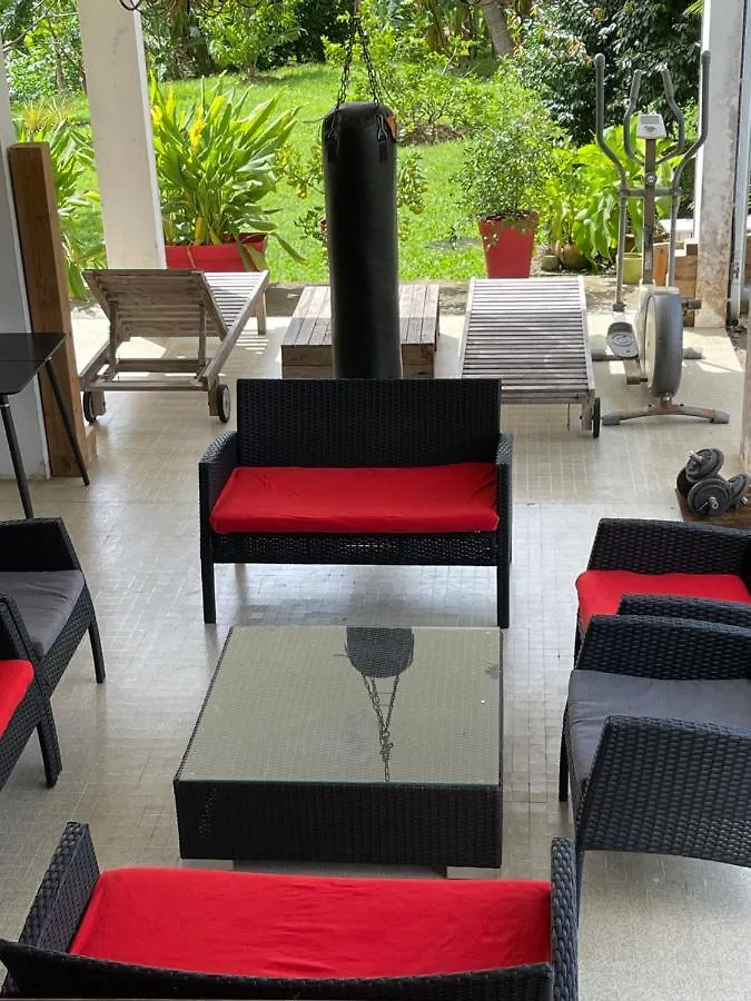 La Colline Business & Tourisme Hotell Le Lamentin 0*,